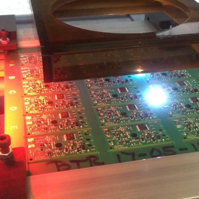 ออฟไลน์เลเซอร์ PCB Depaneling Separator 0.02 ความแม่นยํา 335 มม