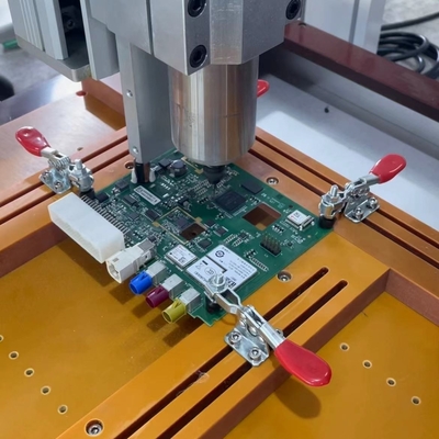 เครื่องเครื่อง PCB Router 220V Desktop 650mm X 450mm พื้นที่ทํางาน