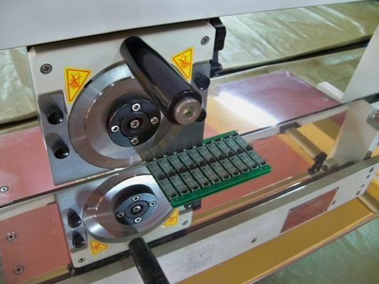 เครื่องตัดแผ่น PCB CWV-1M พร้อมเล็บเส้นตรงและเล็บวงกลมปรับ