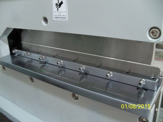 เครื่องตัด PCB พนูมาติกที่พัฒนาขึ้นสําหรับการจัดการส่วนประกอบสูง