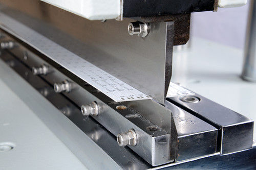 ปรับระยะห่าง V Cut PCB Depaneling Machine สําหรับส่วนประกอบสูงถึง 1 นิ้ว
