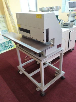GMC L780mm ใบมีดเชิงเส้นเครื่องตัด PCB V / เครื่องตัดเฉือน Pcb
